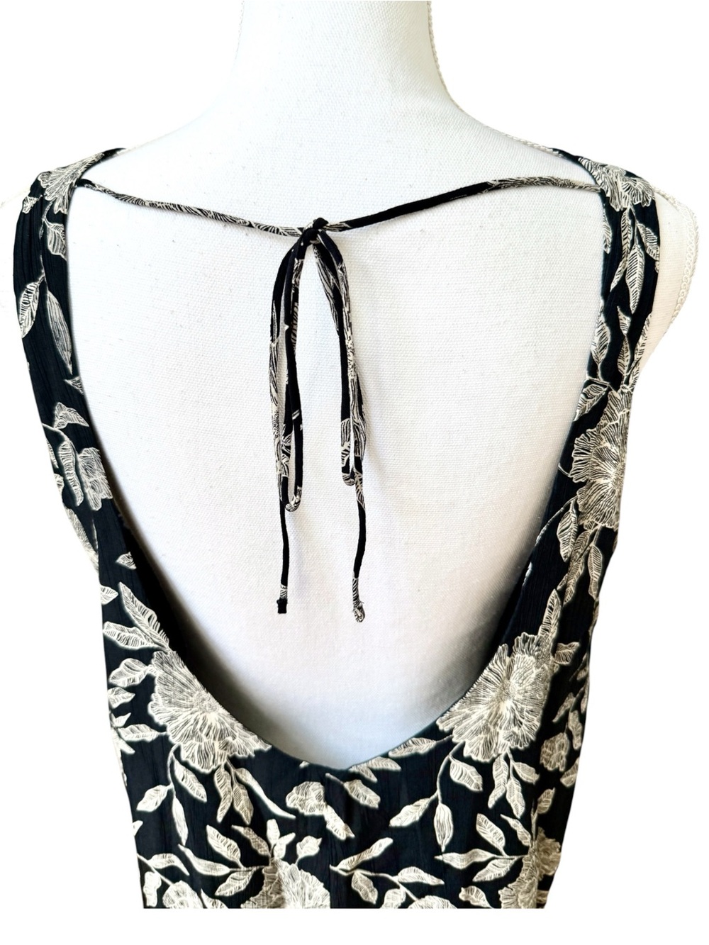 Abercrombie & Fitch Black & White Floral Backless Shift Sundress Size M - NWT - Picture 6 of 11